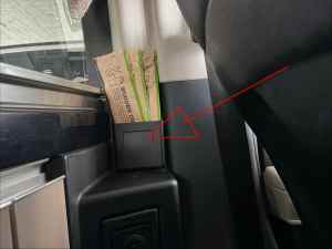 Halterung hinter dem Fahrersitz